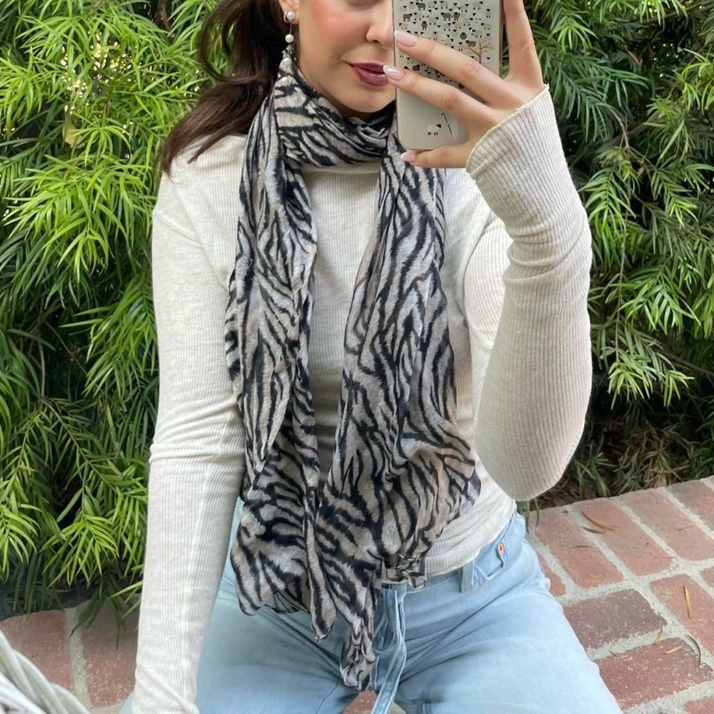 lightweight black and white animal zebra print scarf - Picture 2 of 3